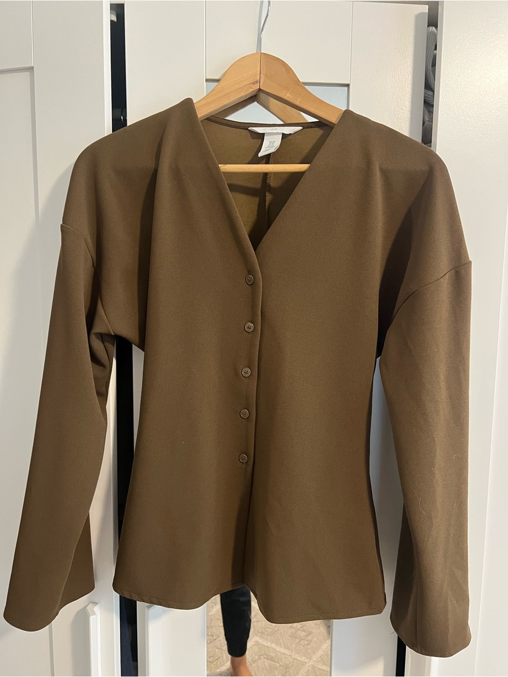 H&M-Button Front Top- Size XS - Picture 6 of 8